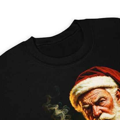 Detalle de sudadera negra con Papá Noel rebelde fumando puros y diseño navideño original