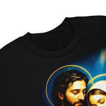 Detalle de sudadera negra con la Virgen María y San José sosteniendo al Niño Jesús dormido