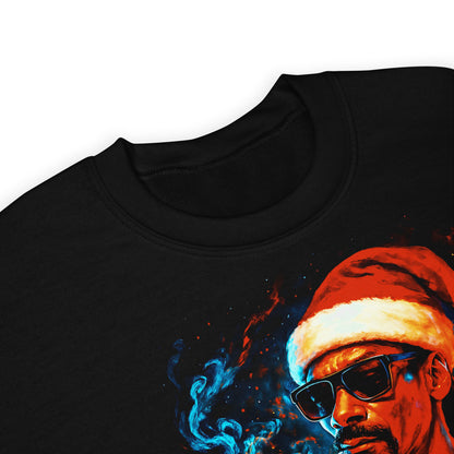 Detalle de sudadera negra navideña de Snoop Dogg con gorro de Papá Noel