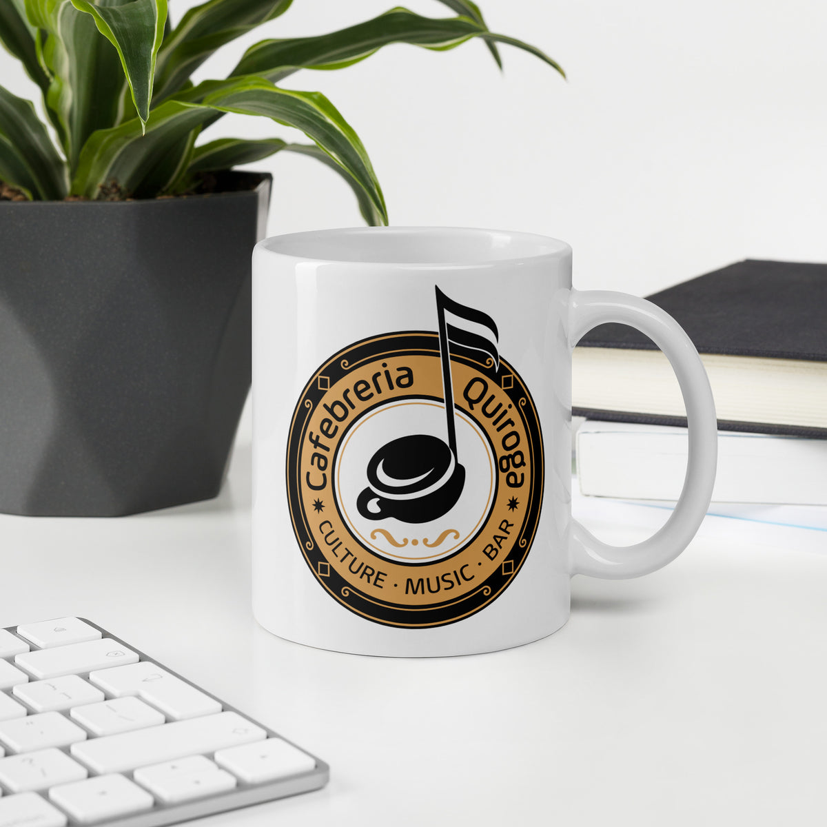 Taza blanca Cafebrería Quiroga de La que se avecina