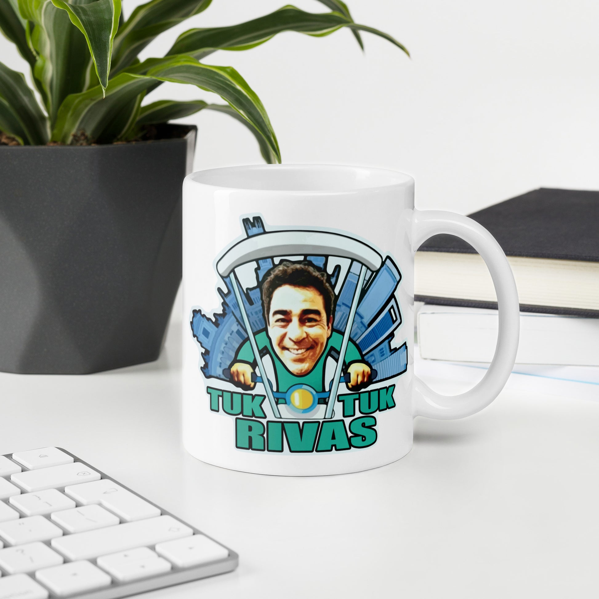 taza tuk tuk rivas amador la que se avecina en color blanco
