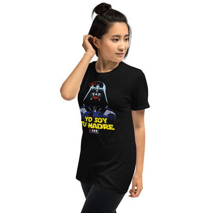 Camiseta Yo Soy Tu Madre con Darth Vader de Star Wars. Color negro.