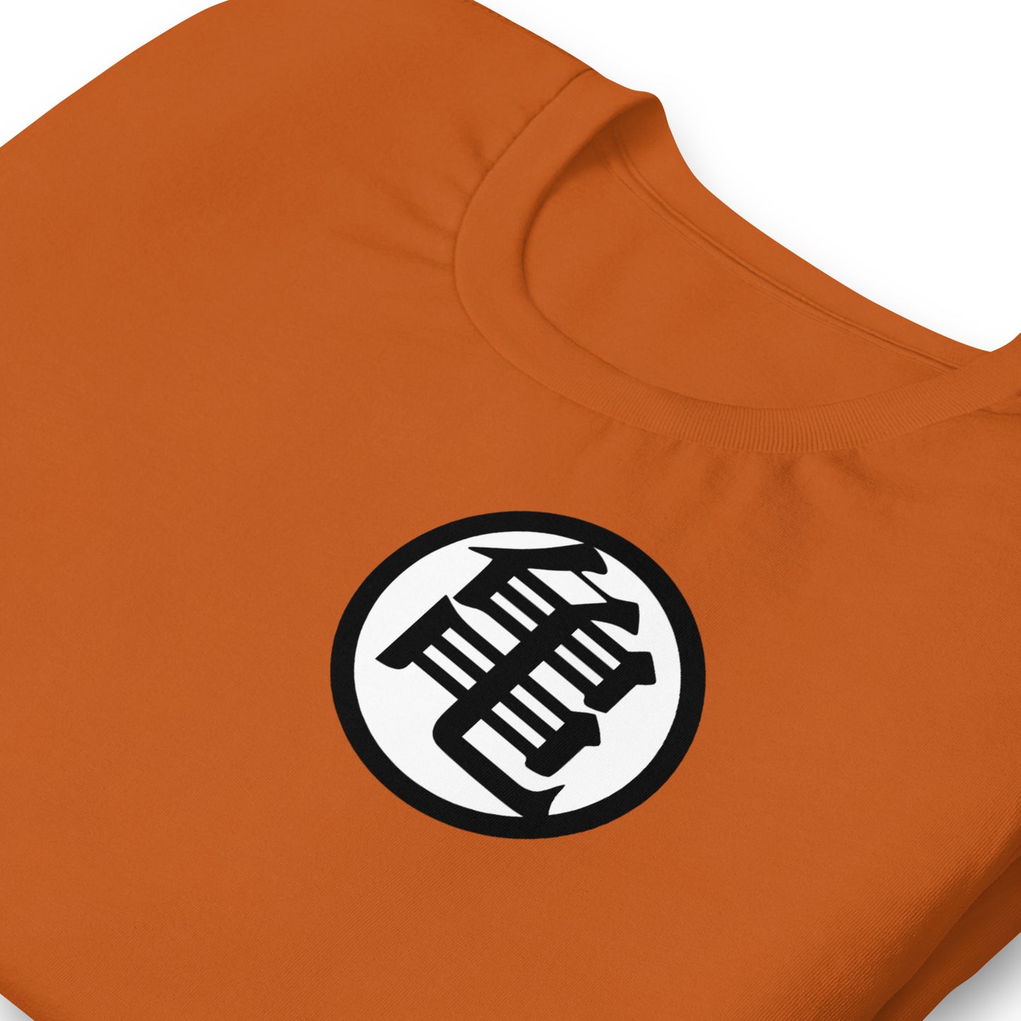 detalle de camiseta del uniforme de goku de bola de dragon en color naranja